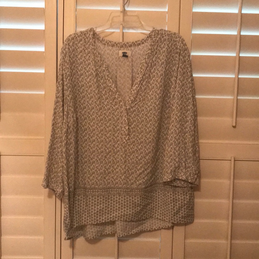 Old Navy black and white blouse